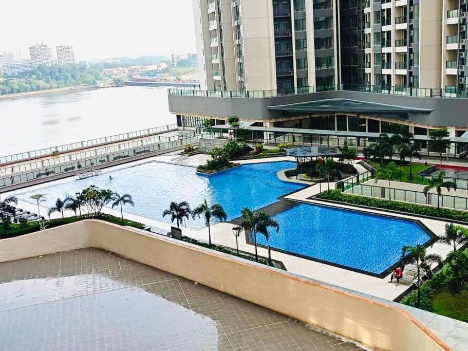 R&f Seine Region Family Seaview 4br 10-15pax Near R&f Mall Ciq *