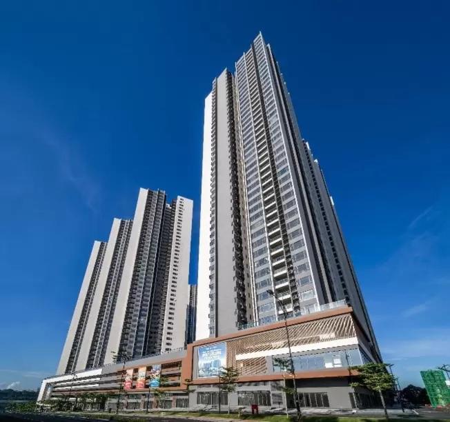 Apartment R&f Seine Region Family Seaview 4br 10-15pax Near R&f Mall Ciq Johor Bahru