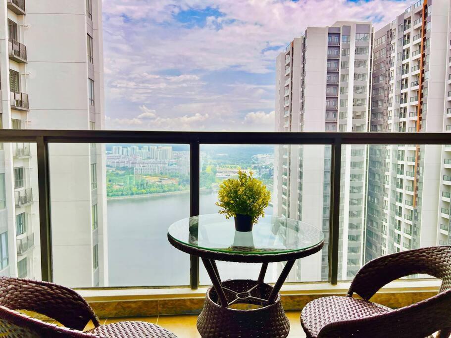 R&f Seine Region Family Seaview 4br 10-15pax Near R&f Mall Ciq Apartment Johor Bahru