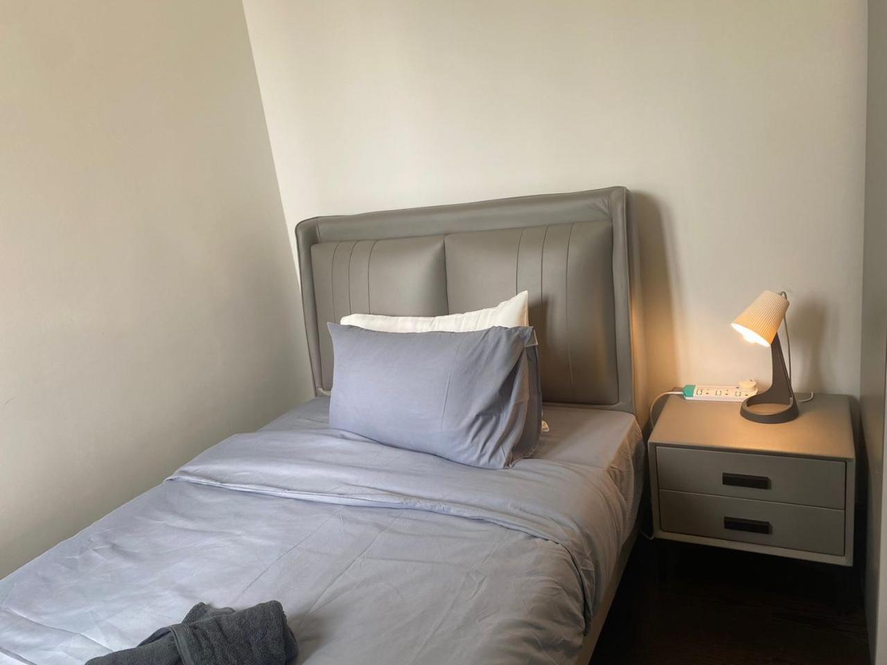 R&f Seine Region Family Seaview 4br 10-15pax Near R&f Mall Ciq * Johor Bahru