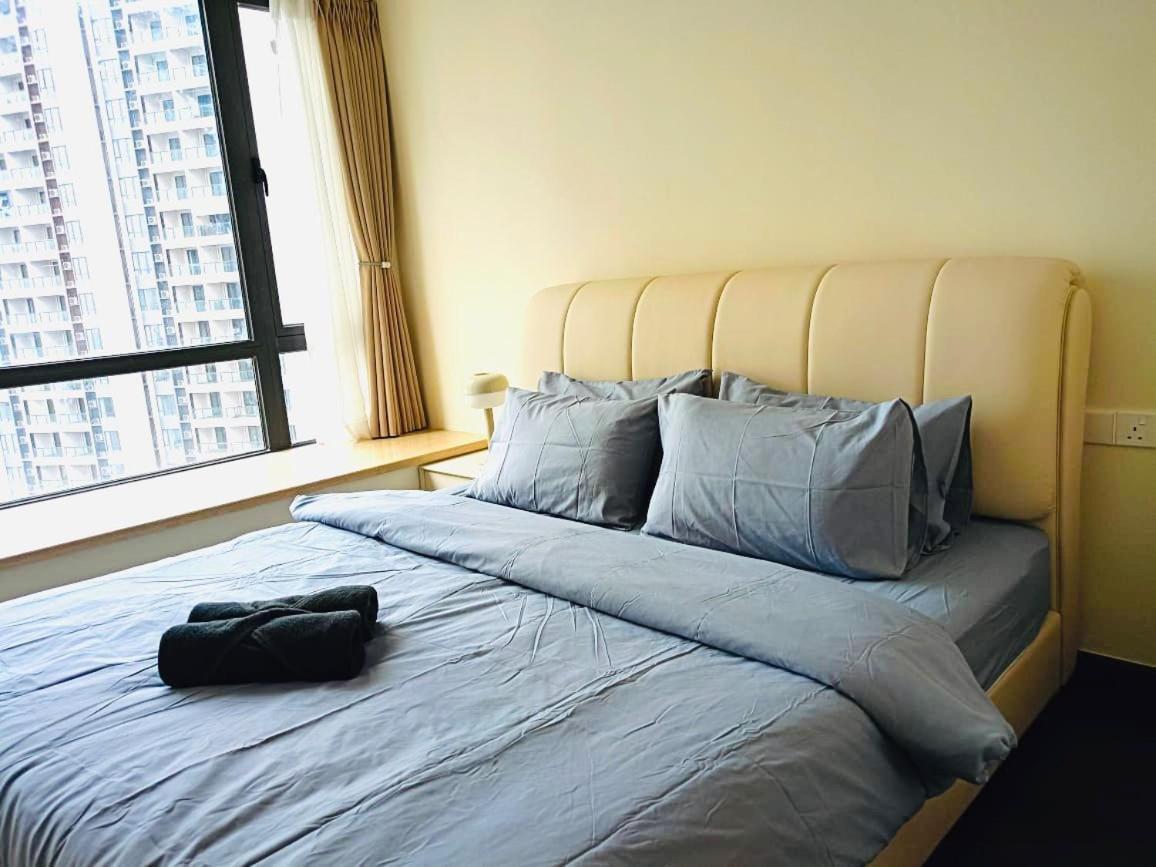 R&f Seine Region Family Seaview 4br 10-15pax Near R&f Mall Ciq * Johor Bahru