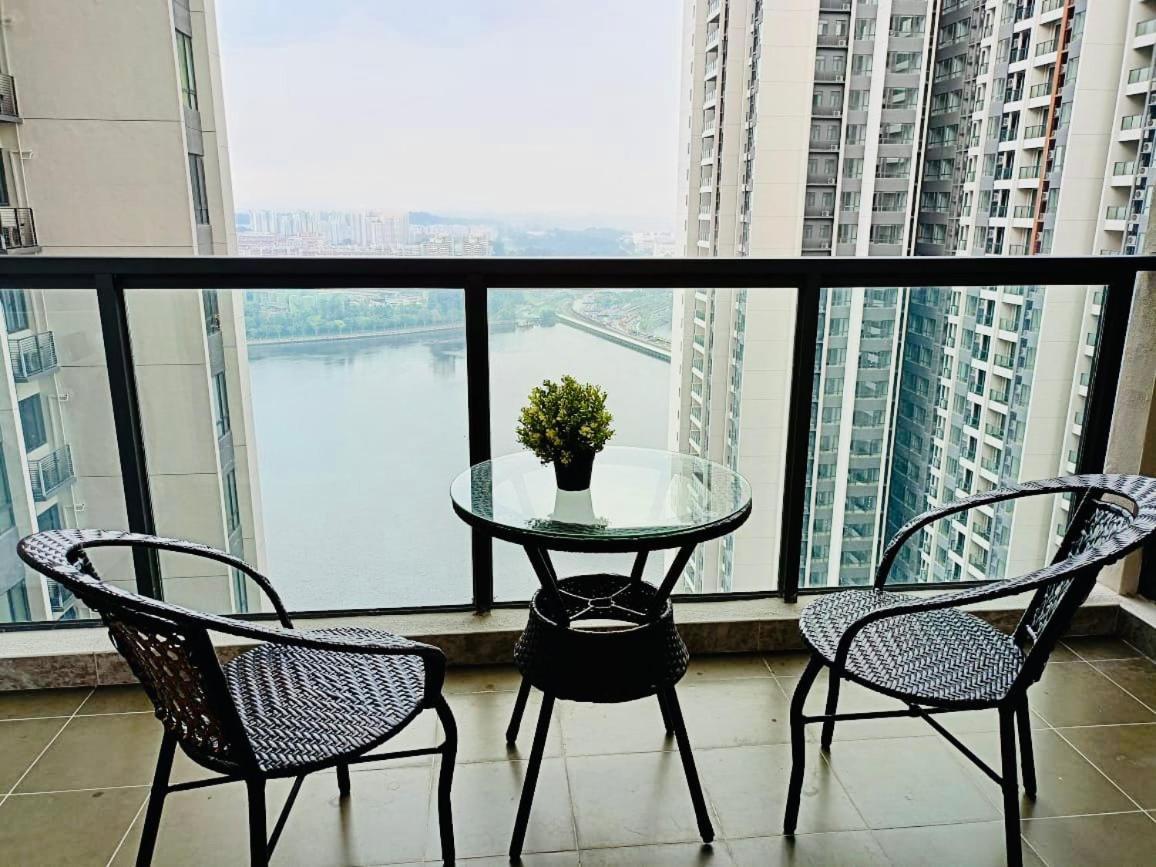Apartment R&f Seine Region Family Seaview 4br 10-15pax Near R&f Mall Ciq Johor Bahru