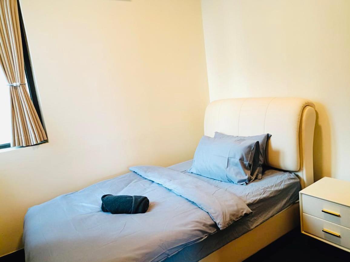 R&f Seine Region Family Seaview 4br 10-15pax Near R&f Mall Ciq